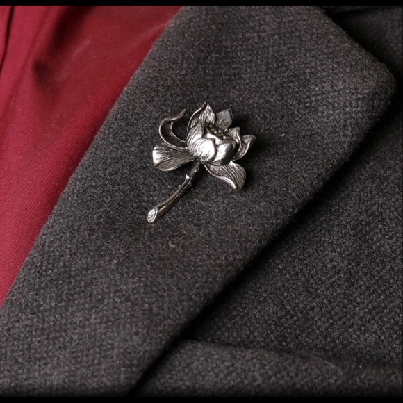 🌺VINTAGE LOTUS BROOCH - Picture 5 of 6